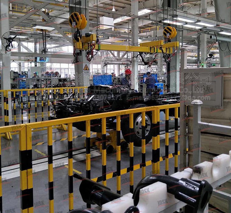 底盤上線吊裝機構